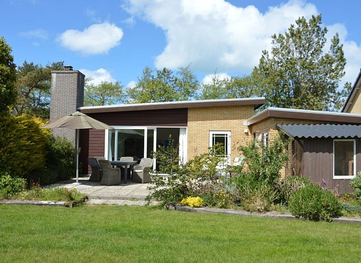 Epelaan 31 in De Koog, Texel offers a charming vacation home with an inviting terrace and green garden surroundings.