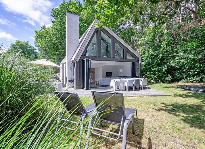 Park Duynzoom - Villa Duynzoom in De Koog, Texel, modern vacation home with spacious terrace and green garden.