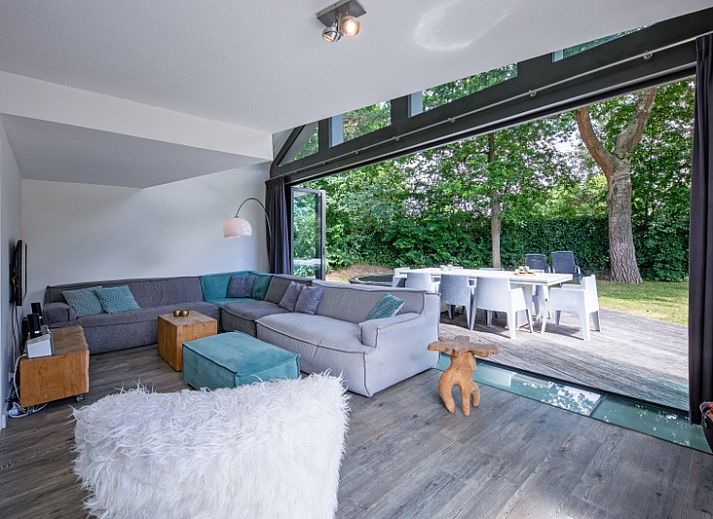 Park Duynzoom - Villa Duynzoom in De Koog, Texel, modern vacation home with spacious terrace and green garden.