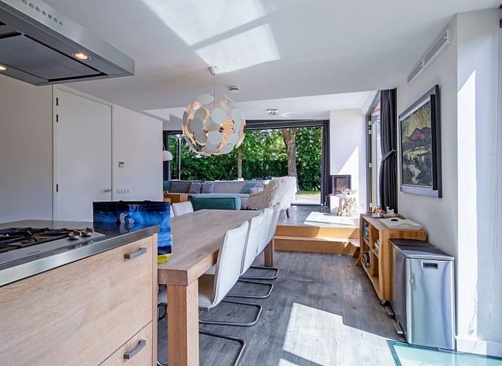 Luxury vacation home Park Duynzoom - Villa Duynzoom, De Koog, Texel, with sunny terrace and natural surroundings.