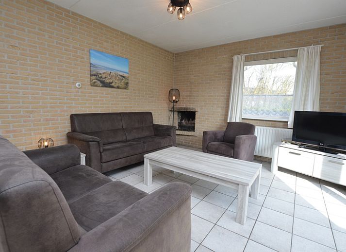 Vacation home Stappeland 207 in De Koog, Texel offers a charming exterior surrounded by greenery, ideal for a relaxing stay.