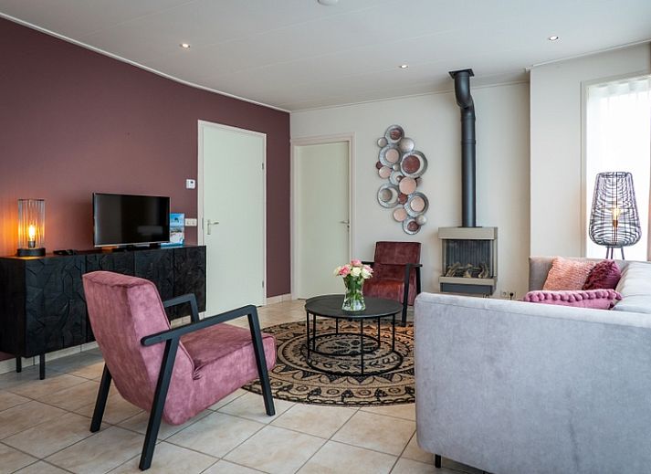 Bungalow 15a in De Koog, Texel met zonnig terras en tuin op de Waddeneilanden.