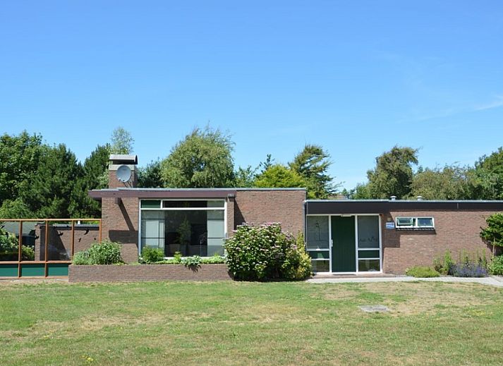 Vacation home Orchismient 28 in De Koog Texel with spacious garden and green surroundings.