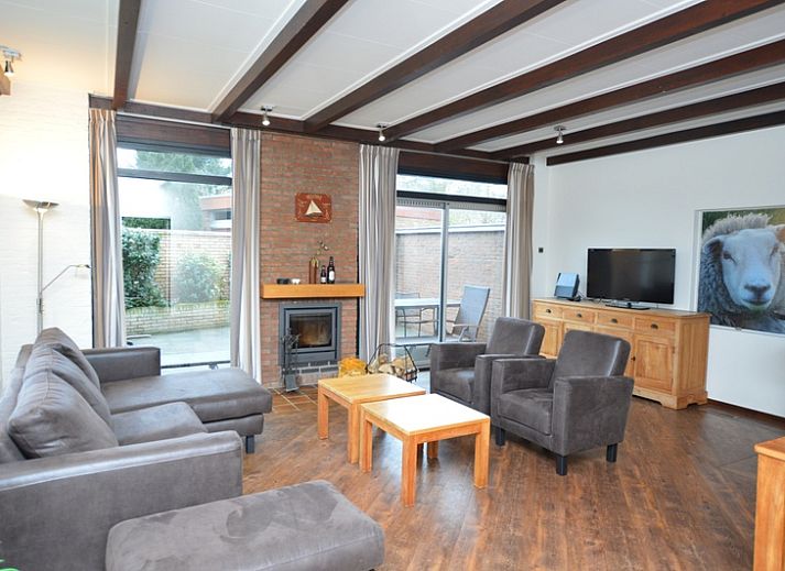 Vacation home Orchismient 28 in De Koog Texel with spacious garden and green surroundings.