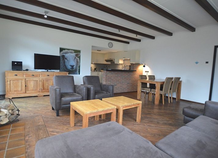 Entrance to vacation home Orchismient 28 De Koog Texel with atmospheric entry.