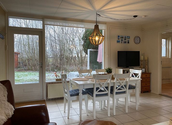 Bungalow 51 in Bungalowpark 't Luwe Land, De Koog, Texel, with spacious garden and terrace.