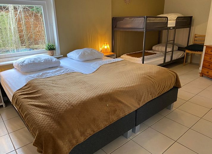 Bungalow 51 in Bungalowpark 't Luwe Land, De Koog, Texel, with spacious garden and terrace.