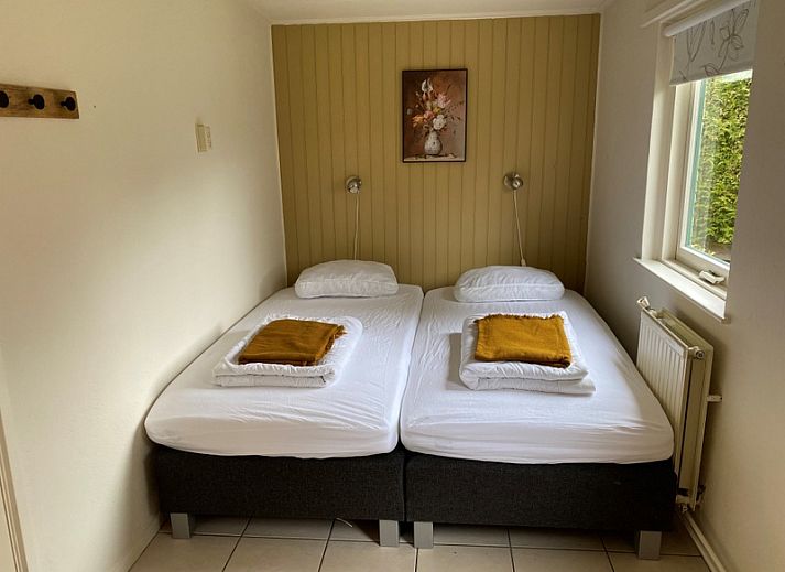 Bungalow 51 in Bungalowpark 't Luwe Land, De Koog, Texel, with spacious garden and terrace.