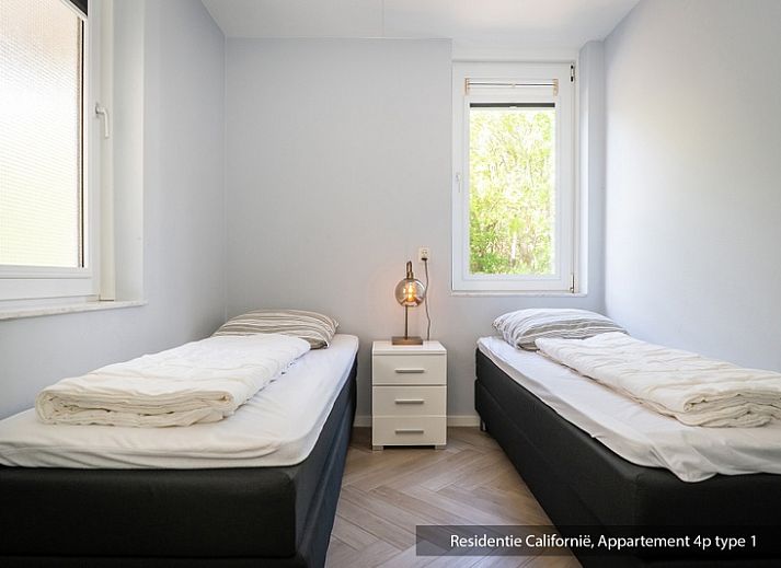 Spacious sitting area in Type 1 vacation home, De Koog, Texel with modern furnishings and views of nature.