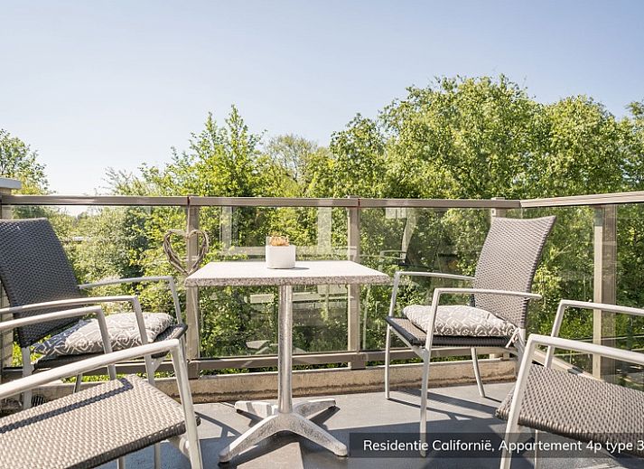 Cozy living room in Type 3B vacation home in De Koog, Texel with comfortable seating area and lots of natural light.