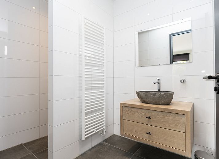 Modern living room of Villa 37, De Koog, Texel. Comfortable seating area in vacation home on the Wadden Islands.