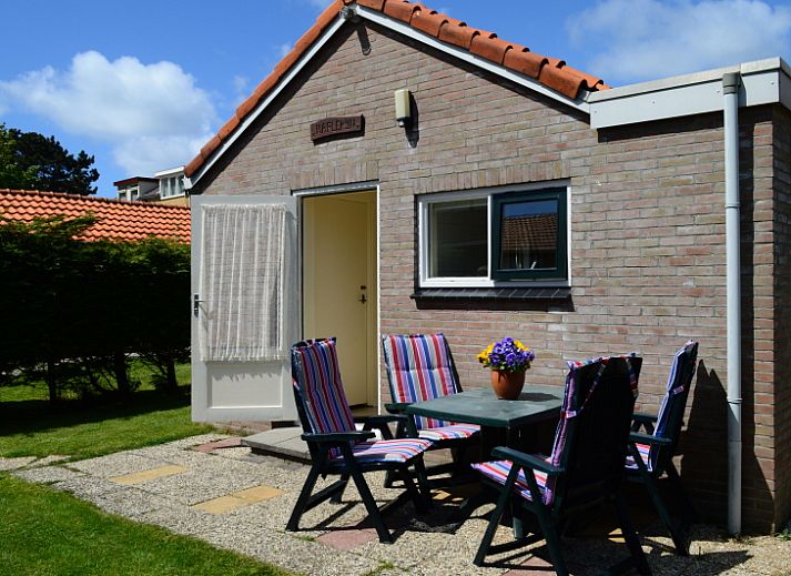 Ferienhaus Brink 20 in De Koog Texel mit sonnigem Garten und Terrasse, ideal fuer Entspannung auf den Watteninseln.