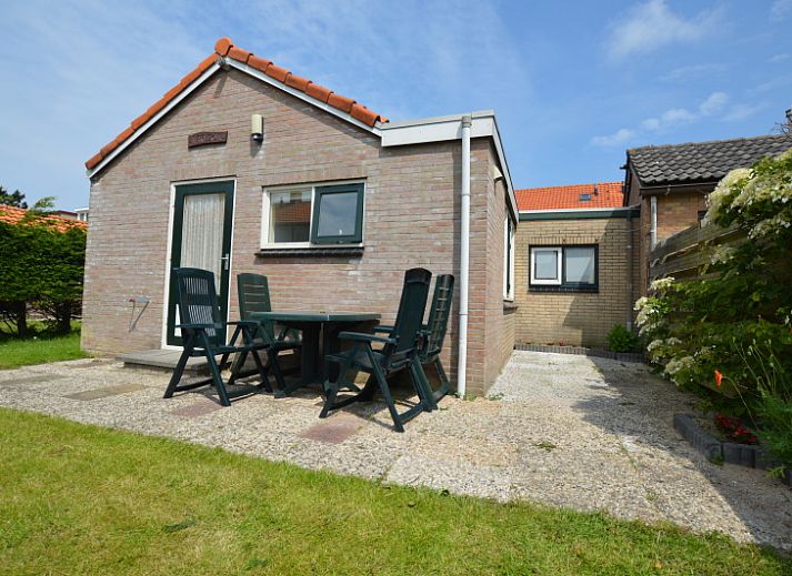 Ferienhaus Brink 20 in De Koog Texel mit sonnigem Garten und Terrasse, ideal fuer Entspannung auf den Watteninseln.