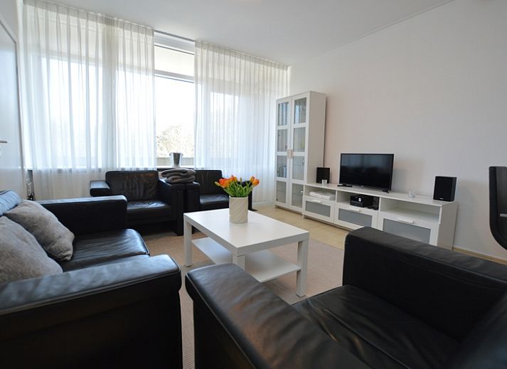 Cozy living room in Apartment Kerckeland 98, De Koog, Texel with comfortable seating and modern furnishings.