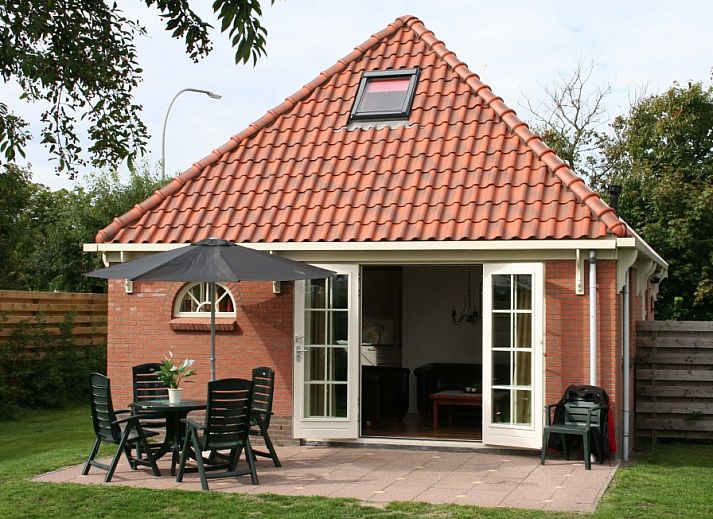 D' Duinster vacation home with terrace in De Koog, Texel, ideal for relaxation on the Wadden Islands.