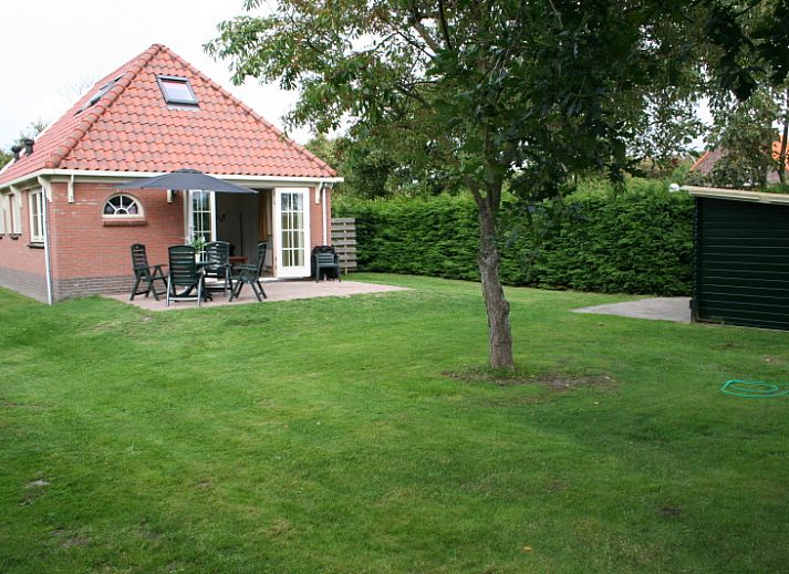 D' Duinster vacation home with terrace in De Koog, Texel, ideal for relaxation on the Wadden Islands.