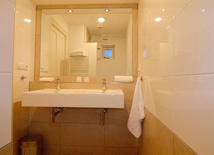 Spacious garden at D' Duinster vacation home in De Koog, Texel, surrounded by greenery on the Wadden Islands.