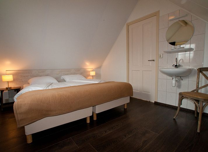 Spacious garden at D' Duinster vacation home in De Koog, Texel, surrounded by greenery on the Wadden Islands.