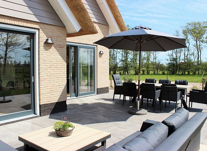 6-8 Pers.Wellness Landhuis in De Koog, Texel mit Reetdach und gruener Umgebung.
