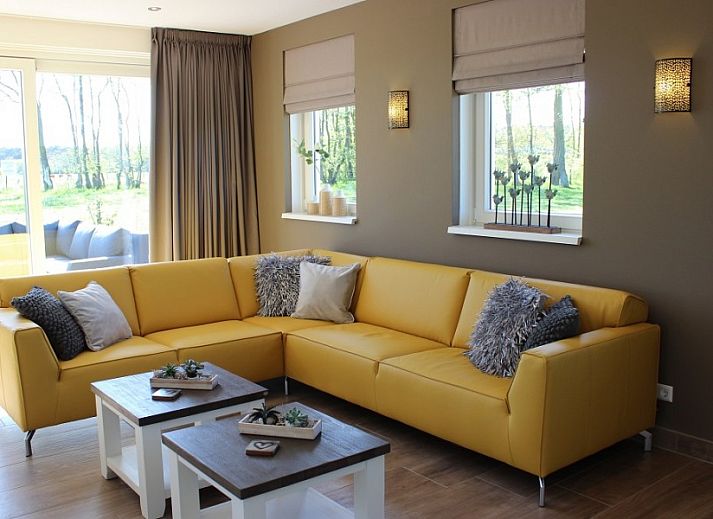 Seitenansicht des 6-8 Pers.Wellness Landhuis in De Koog, Texel, umgeben von Natur.