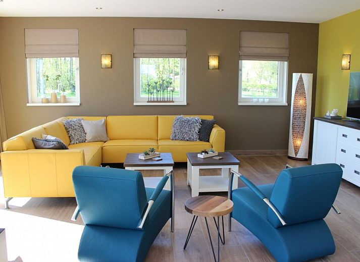 Geraeumige Terrasse mit Sitzgelegenheiten fuer 6-8 Personen. Wellness Landhuis in De Koog, Texel.