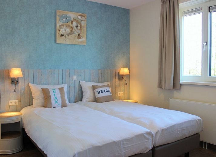 Geraeumige Terrasse mit Sitzgelegenheiten fuer 6-8 Personen. Wellness Landhuis in De Koog, Texel.