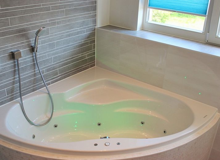 Wohnen im Freien bei 6-8 Pers. Wellness Landhuis in De Koog, Texel mit moderner Veranda.