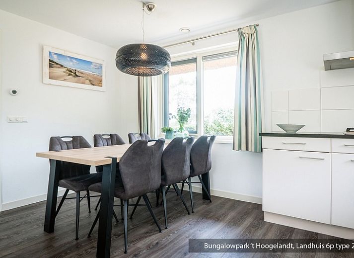Rustic vacation home on Bungalowpark 't Hoogelandt in De Koog, Texel with spacious garden.