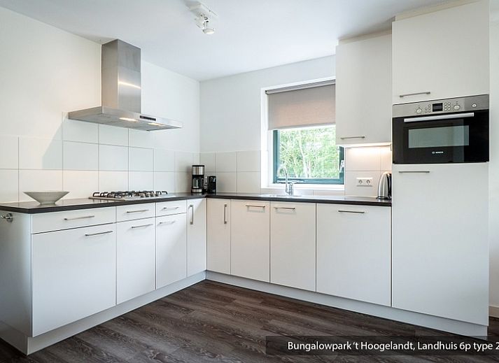 Rustic vacation home on Bungalowpark 't Hoogelandt in De Koog, Texel with spacious garden.