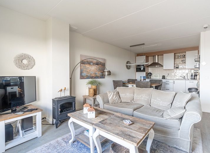 Gemuetliches Wohnzimmer im Appartement Juliana 116 Zeezicht, De Koog, Texel mit schoenem Meerblick.