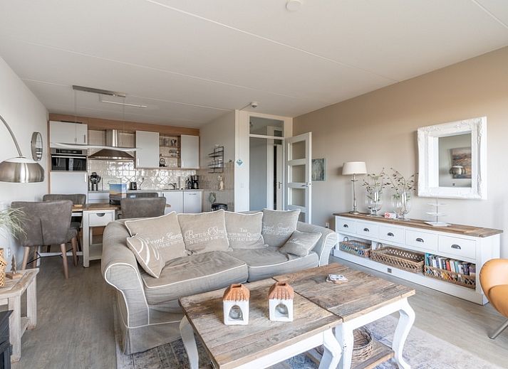 Gemuetliches Wohnzimmer im Appartement Juliana 116 Zeezicht, De Koog, Texel mit schoenem Meerblick.