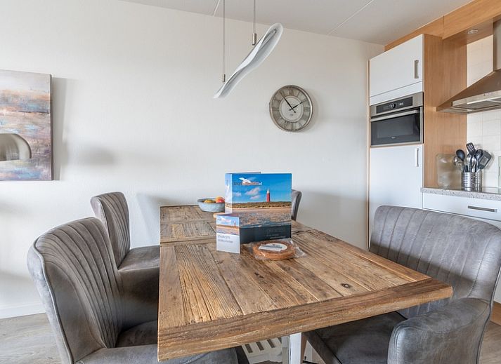 Gemuetliche Sitzecke im Apartment Juliana 116 Zeezicht, De Koog, Texel mit Panoramablick ueber das Wattenmeer.