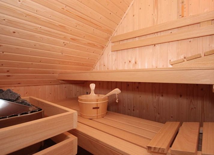 Guest house 01022526 - Holiday property Texel - 6 Persoons luxe villa met serre en sauna