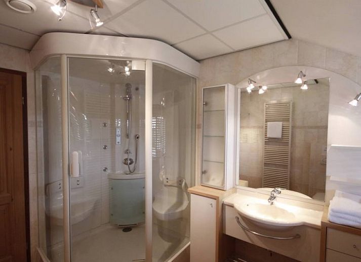 Guest house 01022526 - Holiday property Texel - 6 Persoons luxe villa met serre en sauna