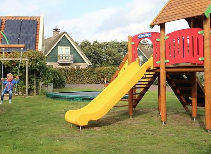 Guest house 01022526 - Holiday property Texel - 6 Persoons luxe villa met serre en sauna