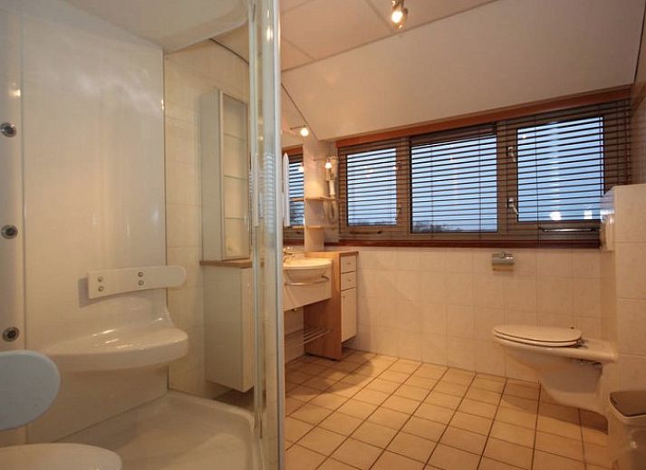 Geraeumiges Wohnzimmer in 6-Personen-Villa mit viel Luxus, Ferienhaus in De Koog, Texel mit moderner Kueche.