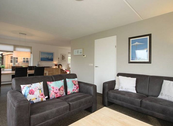 6 Person luxury villa in De Koog, Texel with charming frontage and green garden for a relaxing stay.