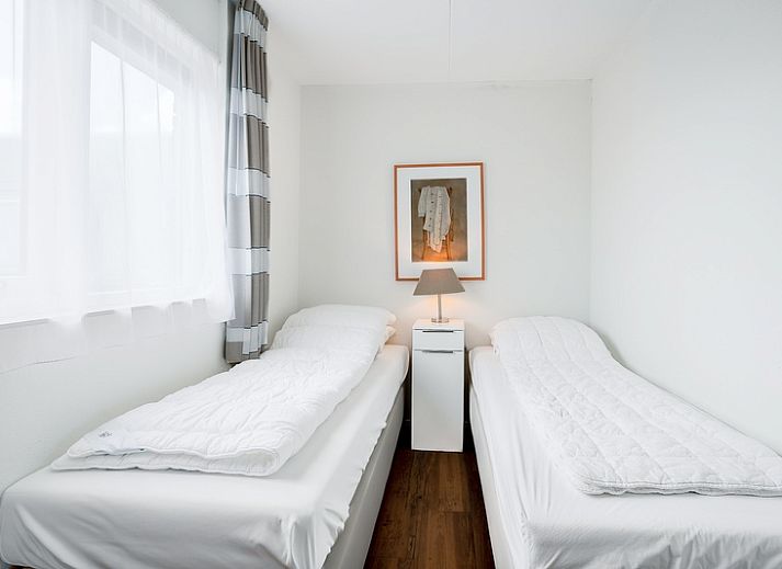 Apartment Juliana 154 Zeezicht in De Koog, Texel offers a bright living room with panoramic sea and nature views.