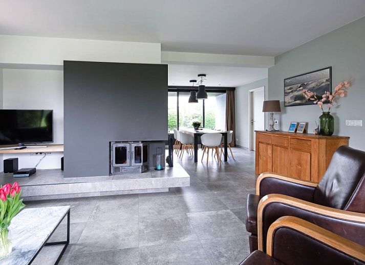 Stijlvolle badkamer in Orchismient 20, De Koog, vakantiehuis op Texel met moderne faciliteiten.