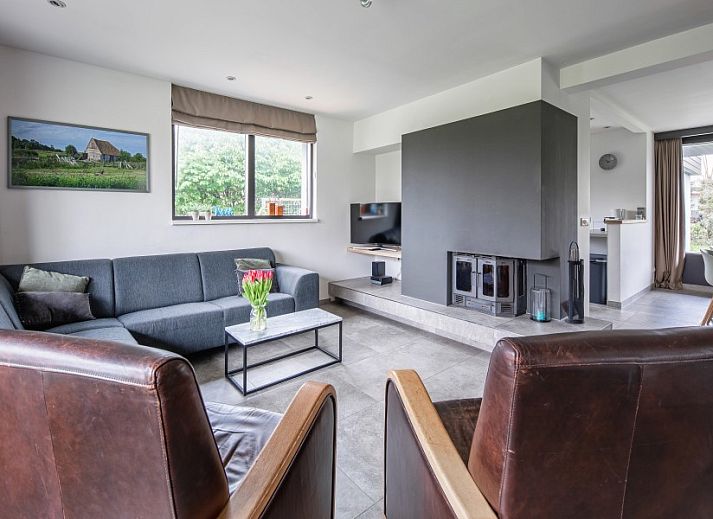 Stijlvolle badkamer in Orchismient 20, De Koog, vakantiehuis op Texel met moderne faciliteiten.