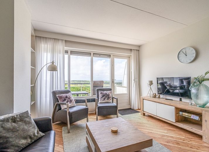 Wohnzimmer der Ferienwohnung Juliana 146 Insel- und Meerblick in De Koog, Texel mit Blick auf das Meer.