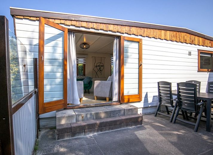 Bosrandweg 409-B chalet in De Koog, Texel met groene tuin en natuurlijke omgeving.