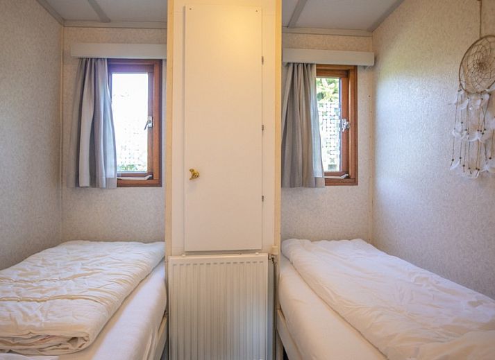 Veranda van Bosrandweg 409-B chalet in De Koog, Texel met open deuren naar binnenruimte.