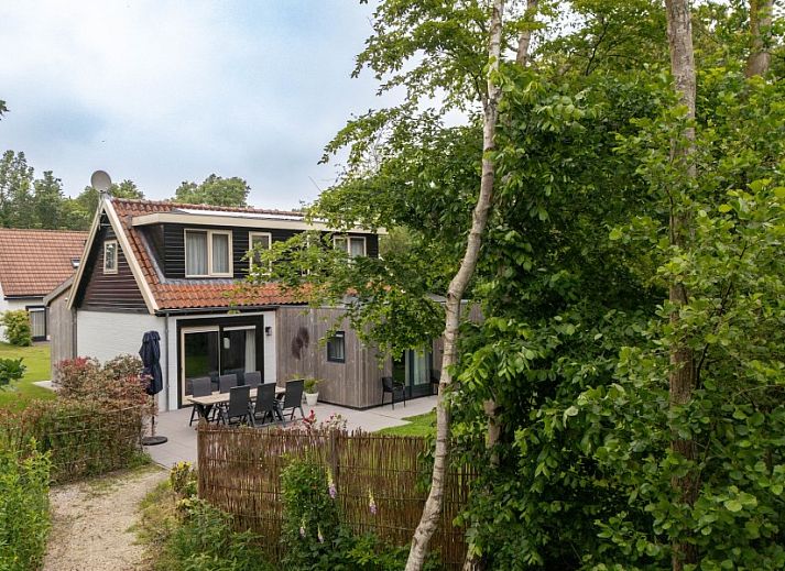 Landgoed Springtij Stulpje, vakantiehuis in De Koog, Texel met moderne buitengevel en groene omgeving.