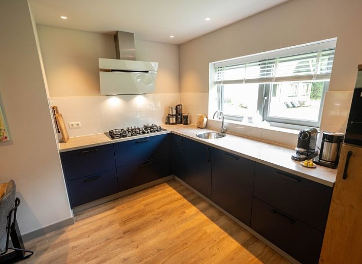 Landgoed Springtij Stulpje, vakantiehuis in De Koog, Texel met moderne buitengevel en groene omgeving.