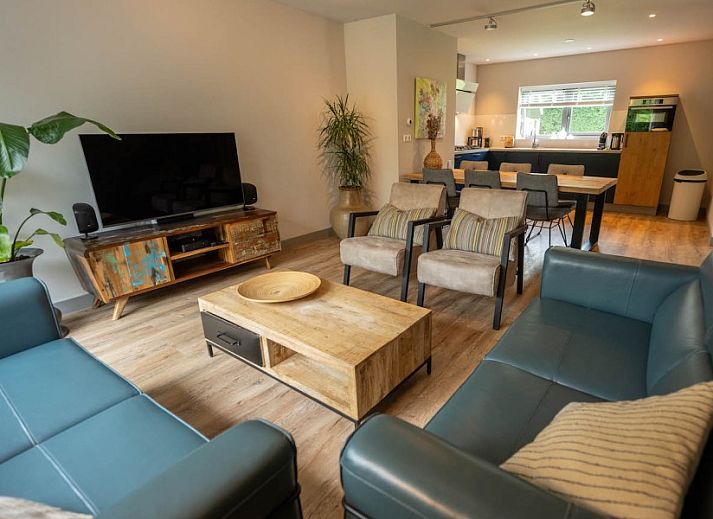 Landgoed Springtij Stulpje in De Koog, Texel, omringd door weelderige natuur en rustgevende omgeving.