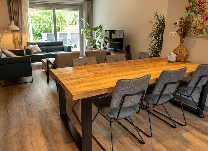 Landgoed Springtij Stulpje in De Koog, Texel, omringd door weelderige natuur en rustgevende omgeving.