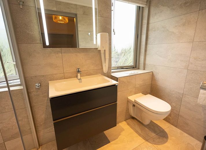 Moderne keuken in Landgoed Springtij Stulpje, vakantiehuis in De Koog, Texel, met luxe apparatuur.