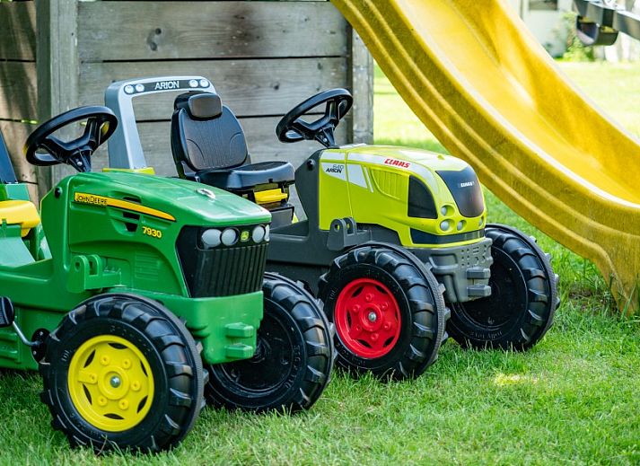 Cozy living room of Koetshuis vacation home in De Koog, Texel, with comfortable sofas and warm decor on the Wadden Islands.