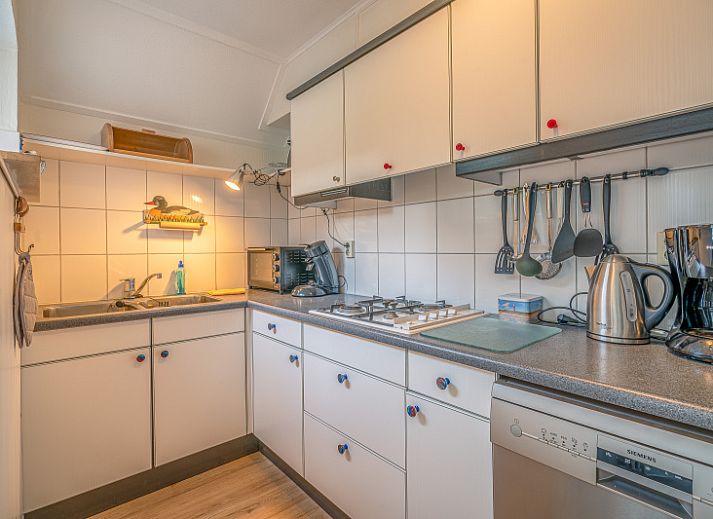 Vorderansicht des Ferienhauses Honeysuckle 29 in De Koog, Texel, auf den Watteninseln gelegen.